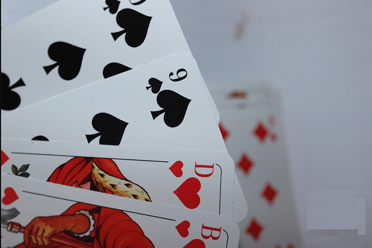 Рука из пик и червей